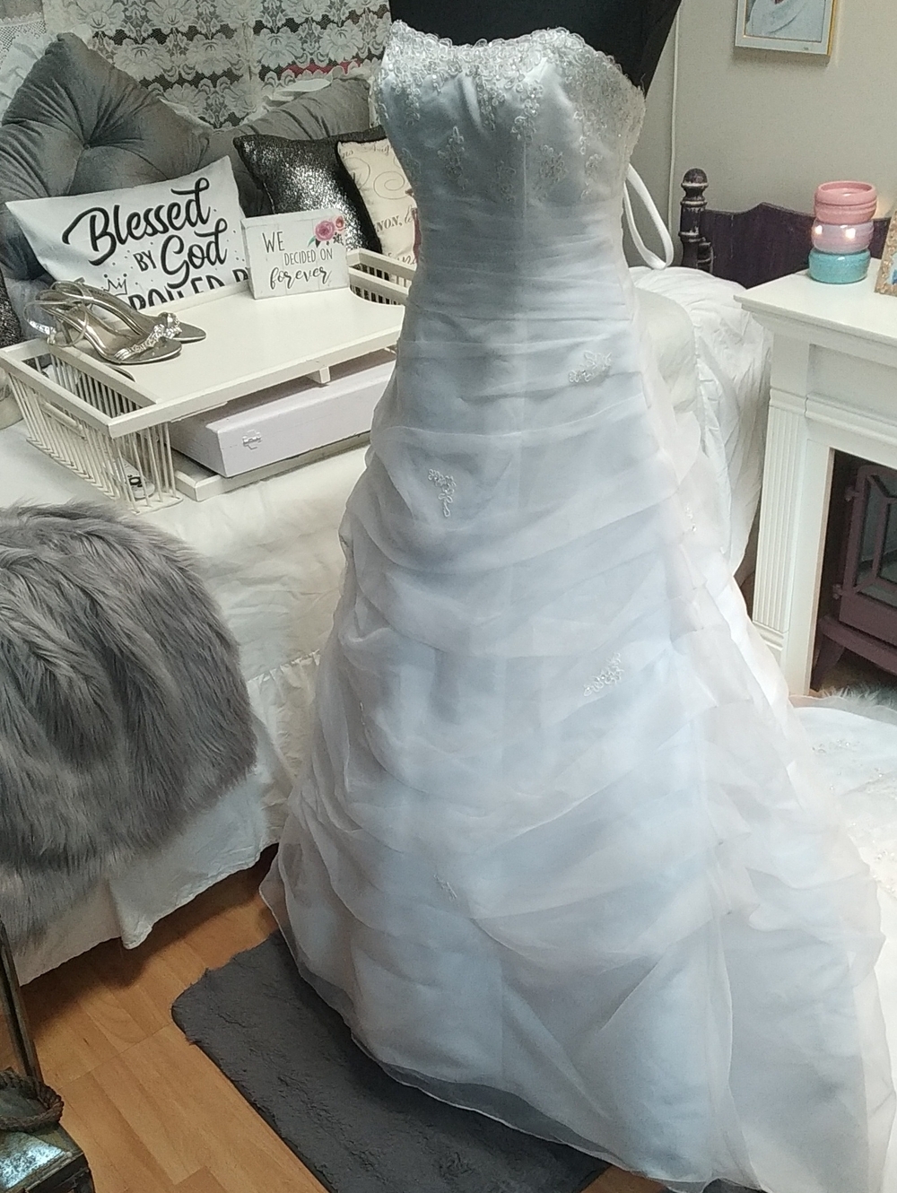 David's Bridal White Strapless A-Line Wedding Dress with Lace Bodice